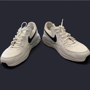 Nike Air Max Sneakers – White/Black – Women’s Size 9.5 – Excellent Condition